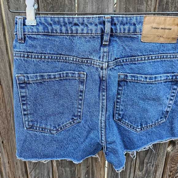 Zara Women's Distressed Blue Jean Shorts Size 4 - Picture 15 of 16